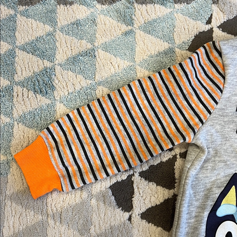 Bluey Halloween Fleece Sweatshirt and Jogger Pants Unisex Outfit Set / Size 4T - Picture 7 of 13